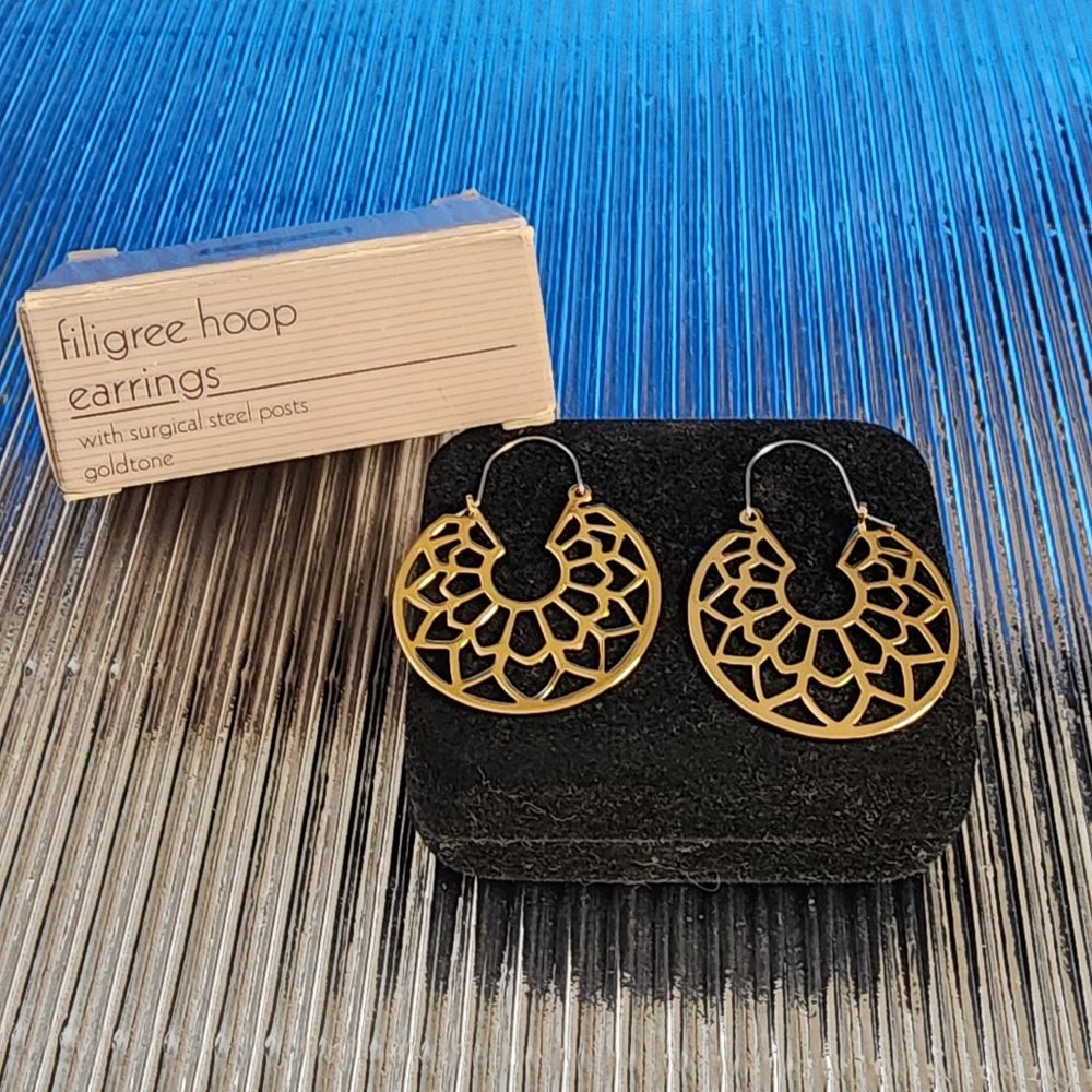 Avon Filigree Hoop Earrings